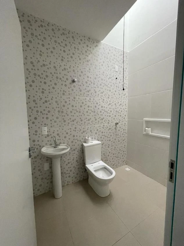 Casa Geminada com 1 suíte + 2 dormitórios á 700 metros do mar – Itacolomi – Balneário Piçarras – SC