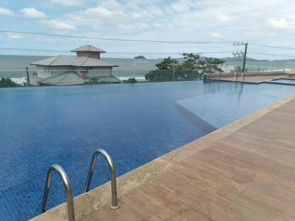 Apartamento Vista Mar Mobiliado com 1 suíte + 1 dormitório á 50 metros do mar – Itacolomi – Balneário Piçarras – SC- Venice Home Club
