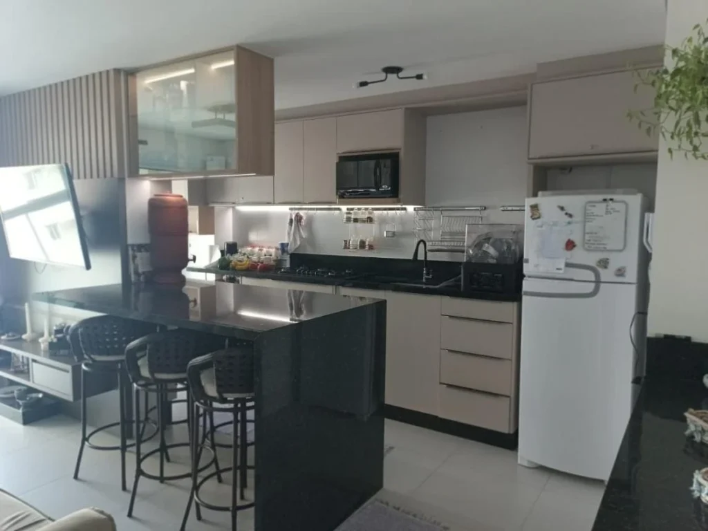 Apartamento Vista Mar Mobiliado com 1 suíte + 1 dormitório á 50 metros do mar – Itacolomi – Balneário Piçarras – SC- Venice Home Club