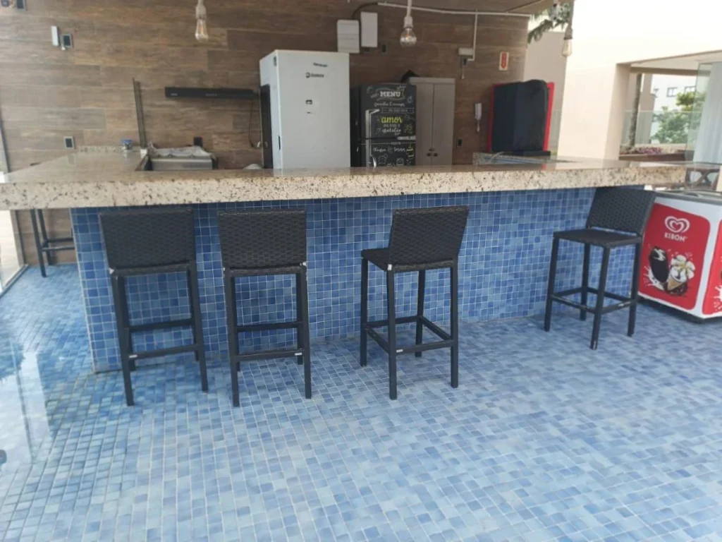 Apartamento Vista Mar Mobiliado com 1 suíte + 1 dormitório á 50 metros do mar – Itacolomi – Balneário Piçarras – SC- Venice Home Club