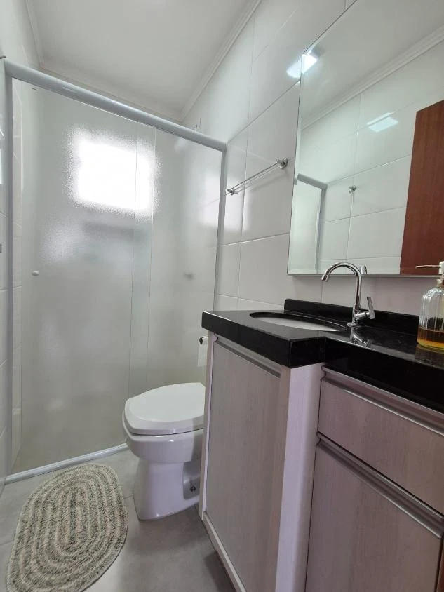 Apartamento mobiliado com 1 suíte + 2 dormitórios a 350m da praia em Itacolomi – Balneário Piçarras -SC – Residencial Ademir Felício
