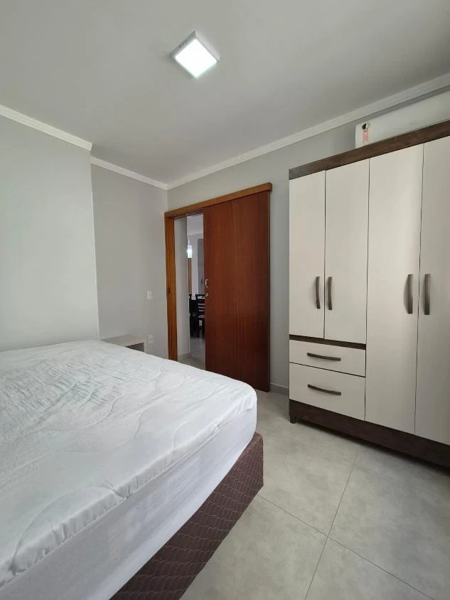 Apartamento mobiliado com 1 suíte + 2 dormitórios a 350m da praia em Itacolomi – Balneário Piçarras -SC – Residencial Ademir Felício