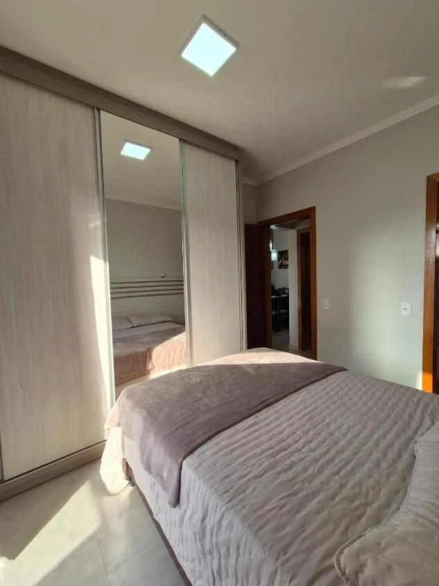 Apartamento mobiliado com 1 suíte + 2 dormitórios a 350m da praia em Itacolomi – Balneário Piçarras -SC – Residencial Ademir Felício