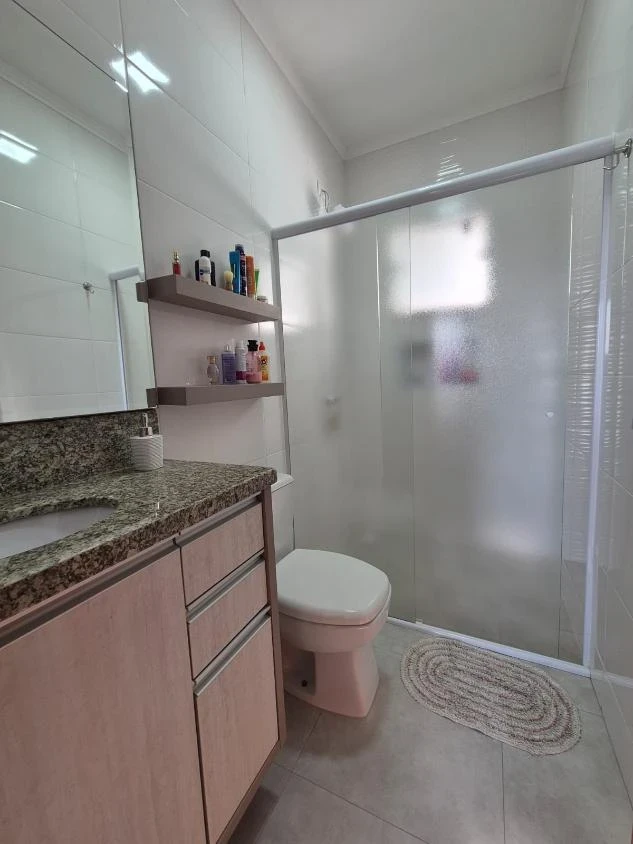 Apartamento mobiliado com 1 suíte + 2 dormitórios a 350m da praia em Itacolomi – Balneário Piçarras -SC – Residencial Ademir Felício