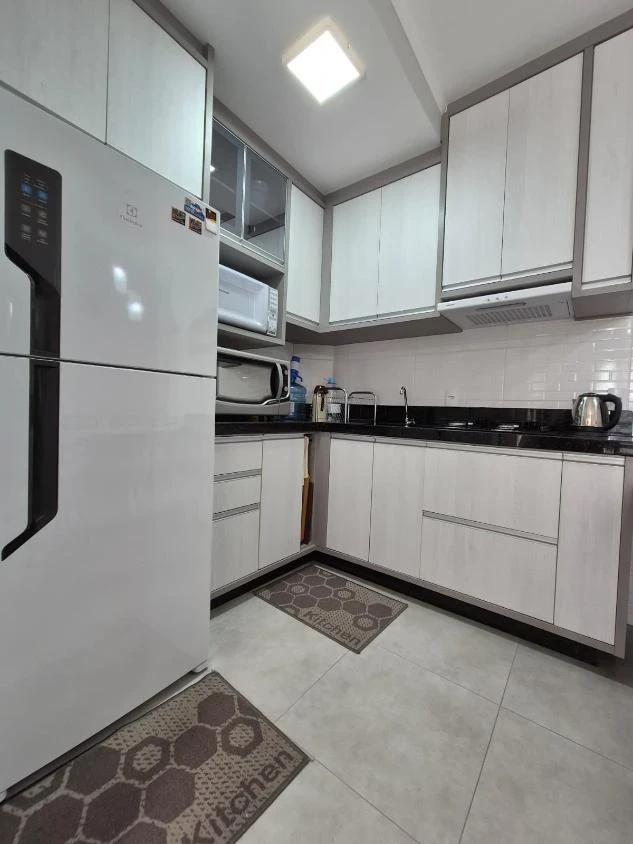 Apartamento mobiliado com 1 suíte + 2 dormitórios a 350m da praia em Itacolomi – Balneário Piçarras -SC – Residencial Ademir Felício