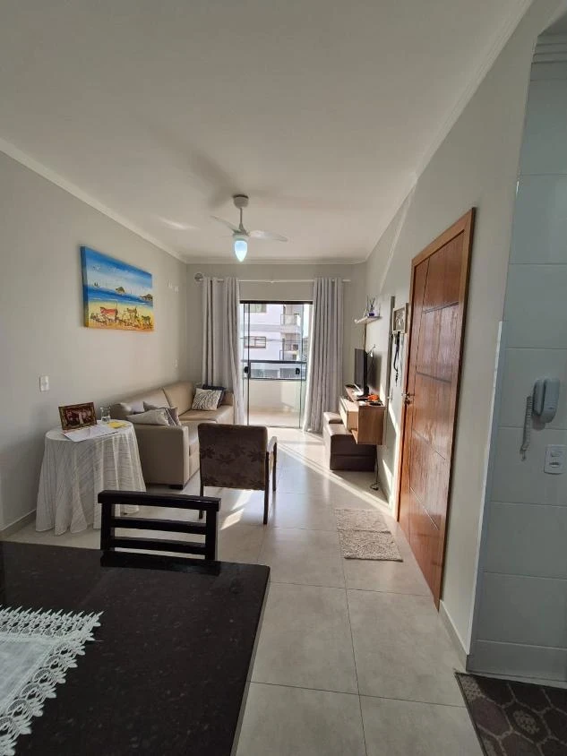 Apartamento mobiliado com 1 suíte + 2 dormitórios a 350m da praia em Itacolomi – Balneário Piçarras -SC – Residencial Ademir Felício