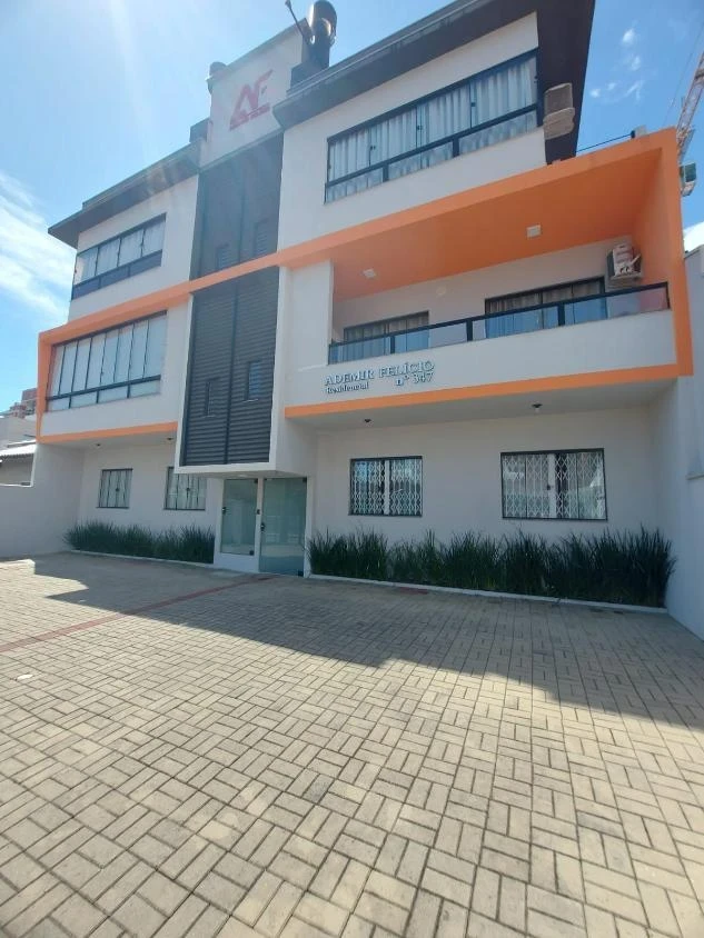 Apartamento mobiliado com 1 suíte + 2 dormitórios a 350m da praia em Itacolomi – Balneário Piçarras -SC – Residencial Ademir Felício
