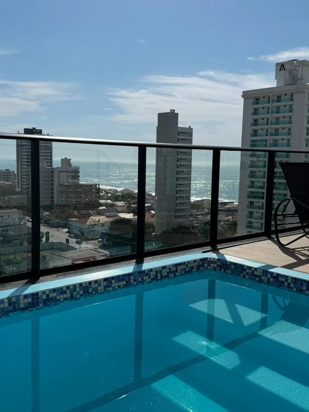 Apartamento com 1 suíte + 2 dormitórios á 250 metros do mar – Itacolomi – Balneário Piçarras – SC – Tenerife Residence