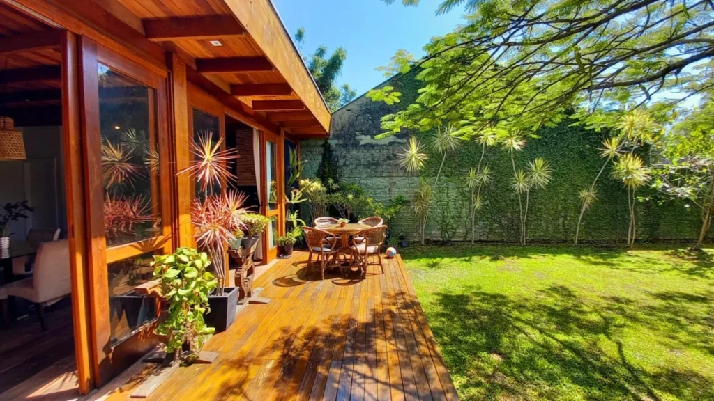 Casa Sozinha no terreno Mobiliada com 1 suíte + 3 dormitórios á 250 metros do mar – Centro – Penha – SC