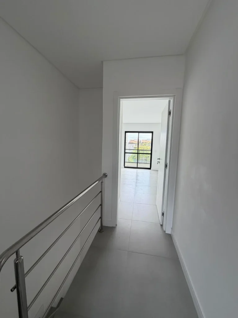 Sobrado Geminado com 1 suíte + 2 Demi suítes á 450 metros do mar em Itacolomi – Balneário Piçarras – SC – Residencial Santé