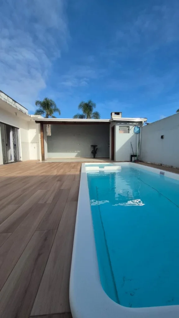 Casa sozinha no terreno com 1 suíte + 1 dormitório – Itacolomi – Balneário Piçarras – SC