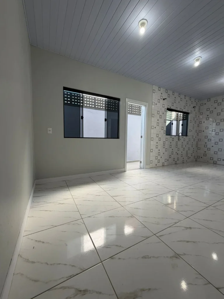 Casa com 1 suíte + 2 dormitórios á 650 metros do mar em Armação – Penha – SC