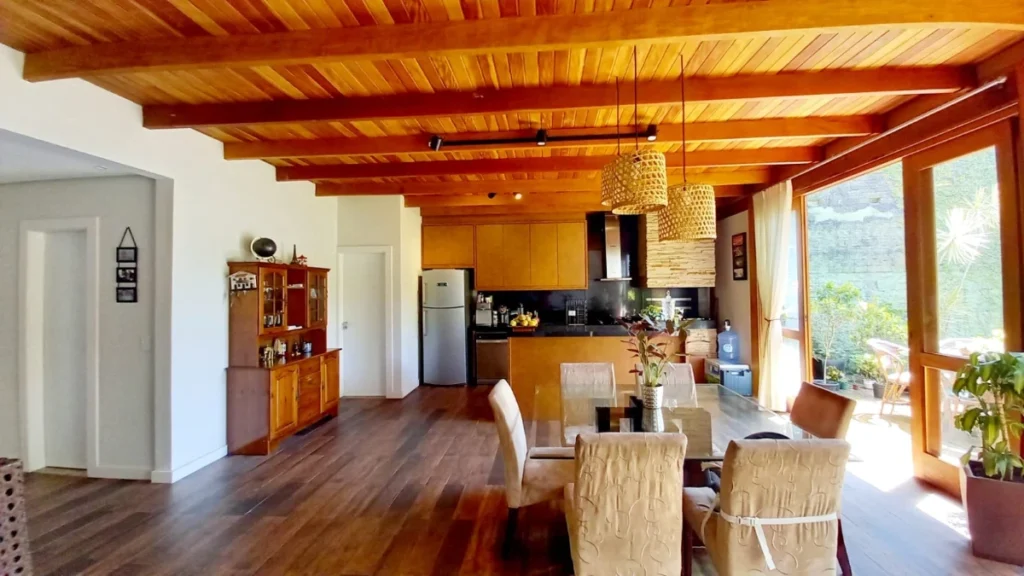 Casa Sozinha no terreno Mobiliada com 1 suíte + 3 dormitórios á 250 metros do mar – Centro – Penha – SC