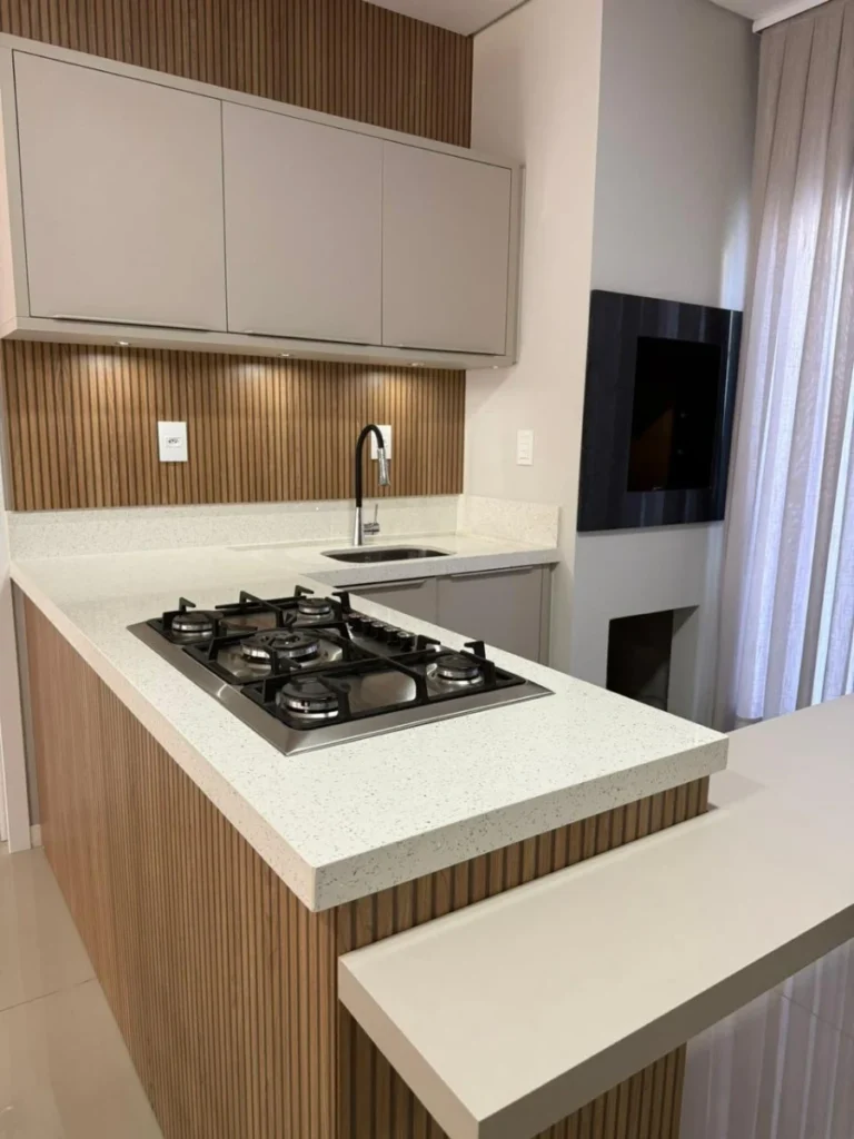 Sobrado Mobiliado com 1 suíte + 2 dormitórios á 150 metros do mar em Armação – Penha – SC – Residencial Maresias