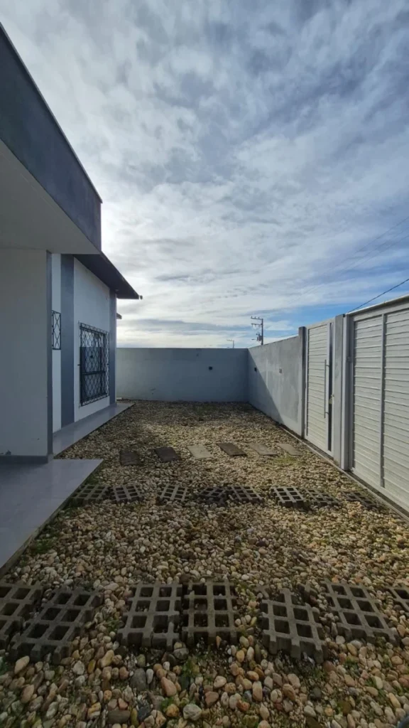Casa sozinha no terreno com 1 suíte + 1 dormitório – Itacolomi – Balneário Piçarras – SC