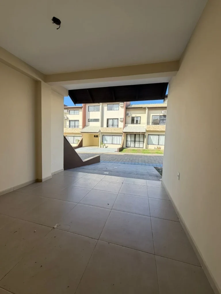 Sobrado Geminado Frente mar em Condomínio fechado com 1 suíte + 2 dormitórios em Itajuba – Barra Velha – SC – Residencial Graziela