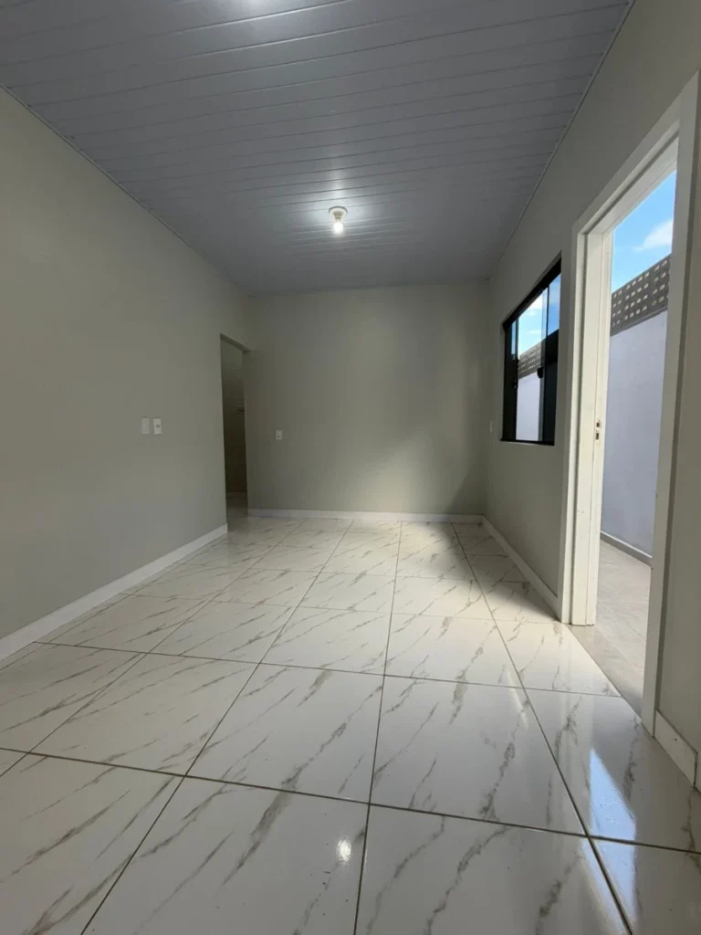Casa com 1 suíte + 2 dormitórios á 650 metros do mar em Armação – Penha – SC