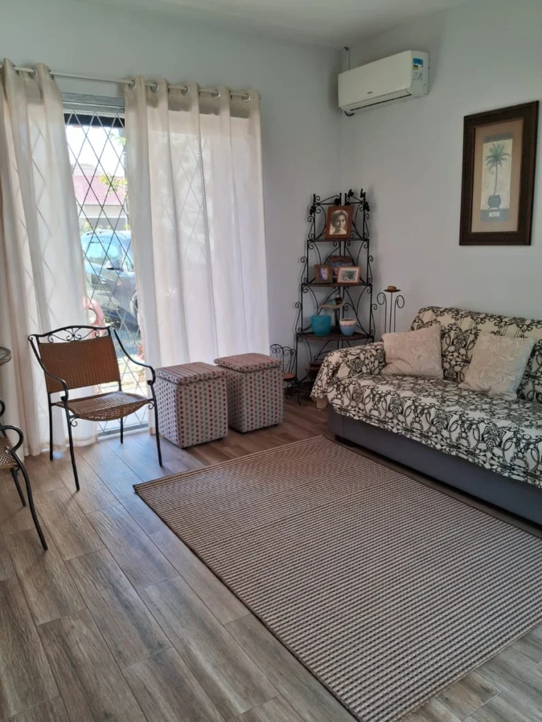 Excelente Casa Térrea Semi mobiliada a 650 metros do mar com 1 Suíte + 1 Dormitório no Itacolomi – Balneário Piçarras – SC