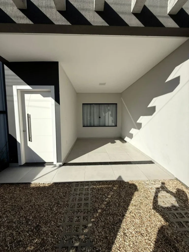 Sobrado Mobiliado com 1 suíte + 2 dormitórios á 150 metros do mar em Armação – Penha – SC – Residencial Maresias