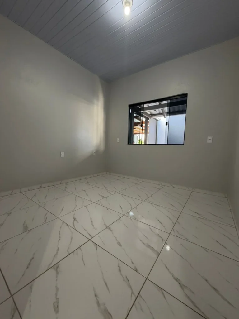 Casa com 1 suíte + 2 dormitórios á 650 metros do mar em Armação – Penha – SC