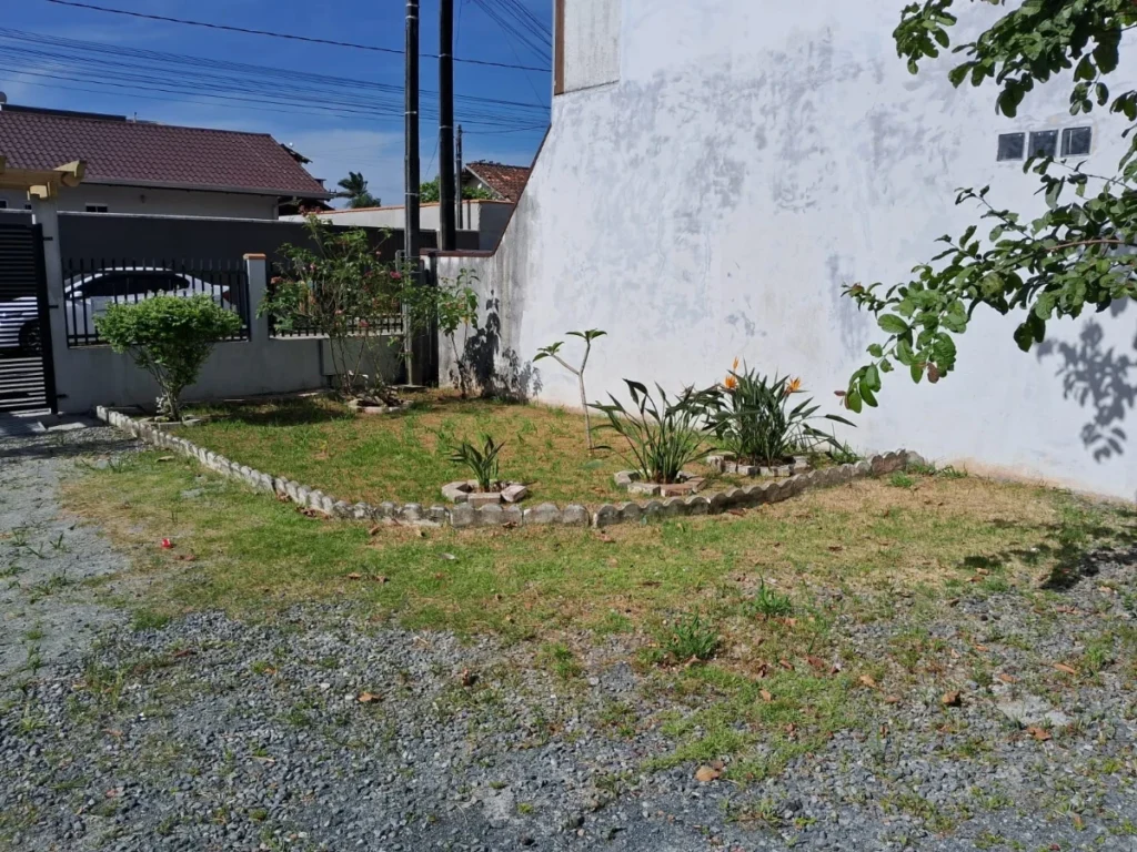 Excelente Casa Térrea Semi mobiliada a 650 metros do mar com 1 Suíte + 1 Dormitório no Itacolomi – Balneário Piçarras – SC