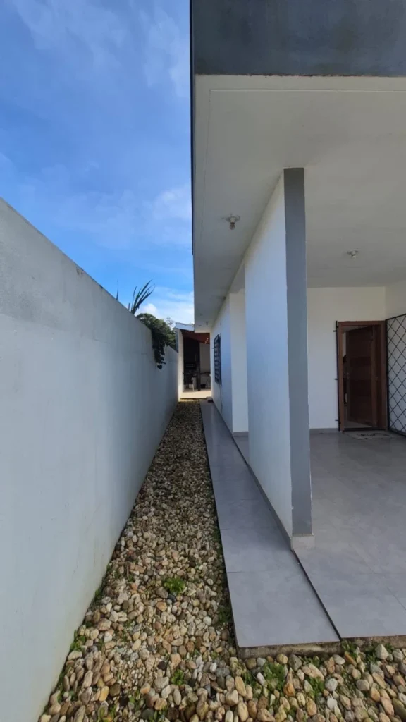 Casa sozinha no terreno com 1 suíte + 1 dormitório – Itacolomi – Balneário Piçarras – SC