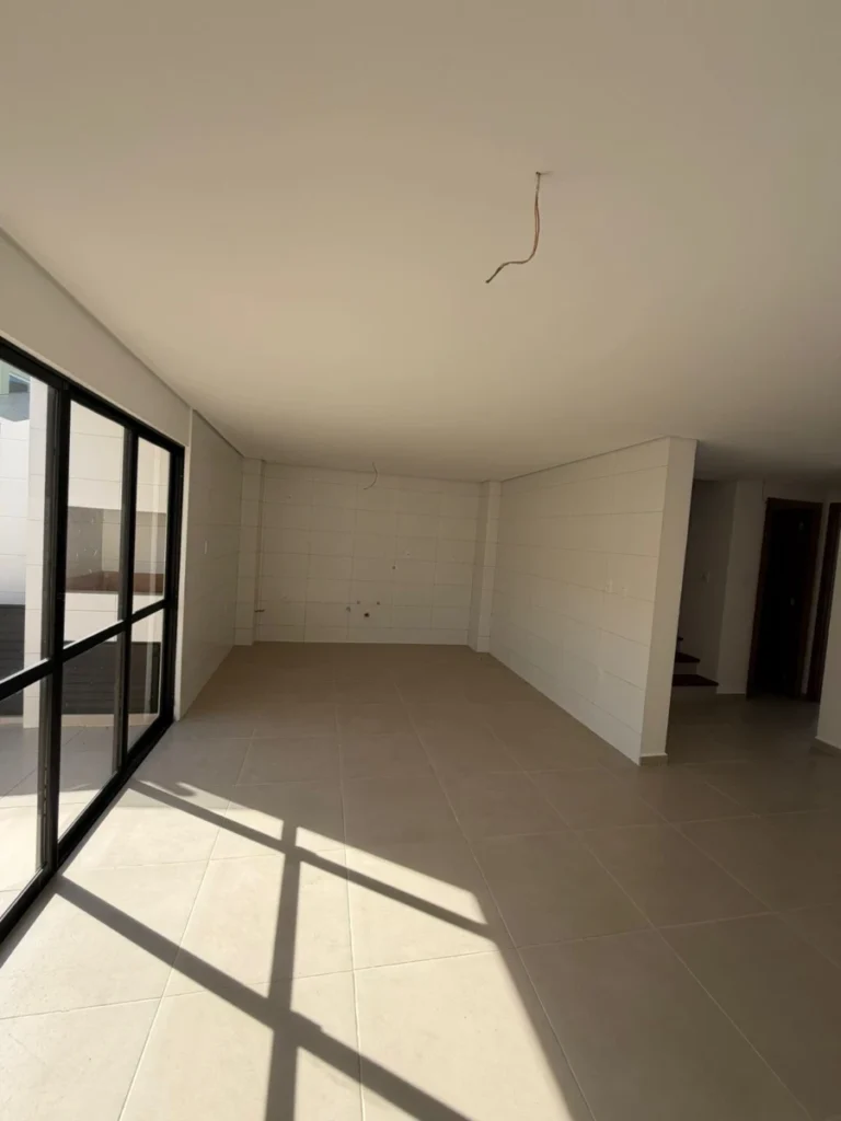 Sobrado Geminado Frente mar em Condomínio fechado com 1 suíte + 2 dormitórios em Itajuba – Barra Velha – SC – Residencial Graziela