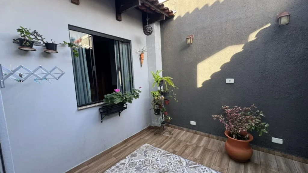Excelente Casa Térrea Semi mobiliada a 650 metros do mar com 1 Suíte + 1 Dormitório no Itacolomi – Balneário Piçarras – SC