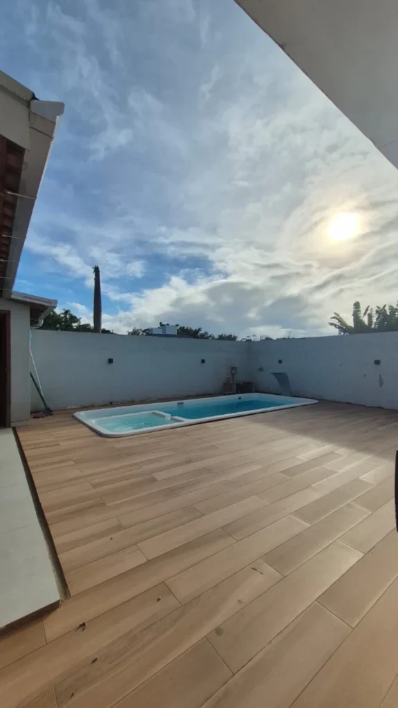 Casa sozinha no terreno com 1 suíte + 1 dormitório – Itacolomi – Balneário Piçarras – SC
