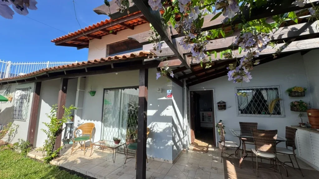 Excelente Casa Térrea Semi mobiliada a 650 metros do mar com 1 Suíte + 1 Dormitório no Itacolomi – Balneário Piçarras – SC