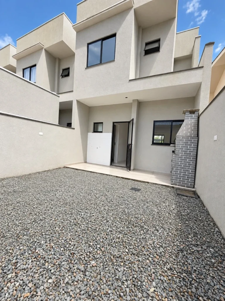 Sobrado Geminado com 1 suíte + 2 Demi suítes á 450 metros do mar em Itacolomi – Balneário Piçarras – SC – Residencial Santé