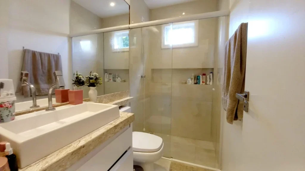 Casa Sozinha no terreno Mobiliada com 1 suíte + 3 dormitórios á 250 metros do mar – Centro – Penha – SC