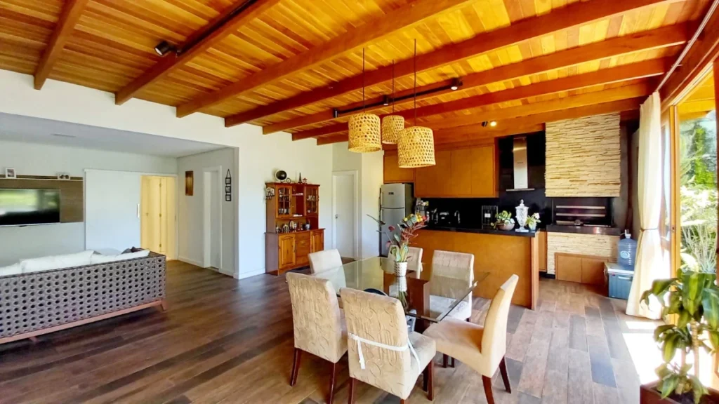 Casa Sozinha no terreno Mobiliada com 1 suíte + 3 dormitórios á 250 metros do mar – Centro – Penha – SC