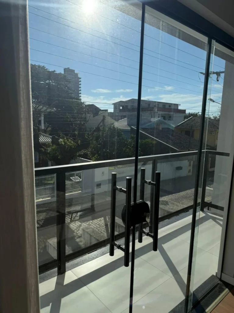 Sobrado Mobiliado com 1 suíte + 2 dormitórios á 150 metros do mar em Armação – Penha – SC – Residencial Maresias