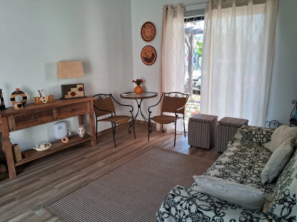 Excelente Casa Térrea Semi mobiliada a 650 metros do mar com 1 Suíte + 1 Dormitório no Itacolomi – Balneário Piçarras – SC