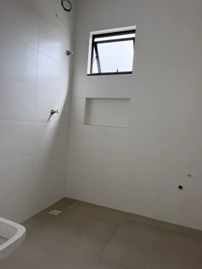 Sobrado Geminado com 1 suíte + 2 Demi suítes á 450 metros do mar em Itacolomi – Balneário Piçarras – SC – Residencial Santé