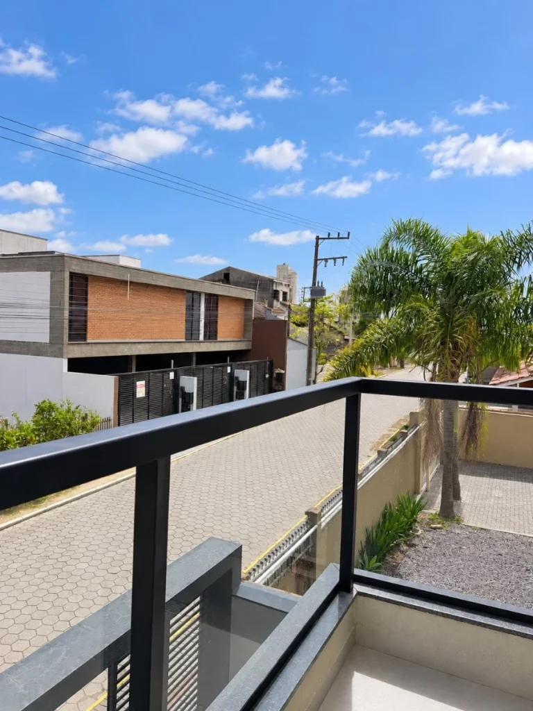 Sobrado Geminado com 1 suíte + 2 Demi suítes á 450 metros do mar em Itacolomi – Balneário Piçarras – SC – Residencial Santé
