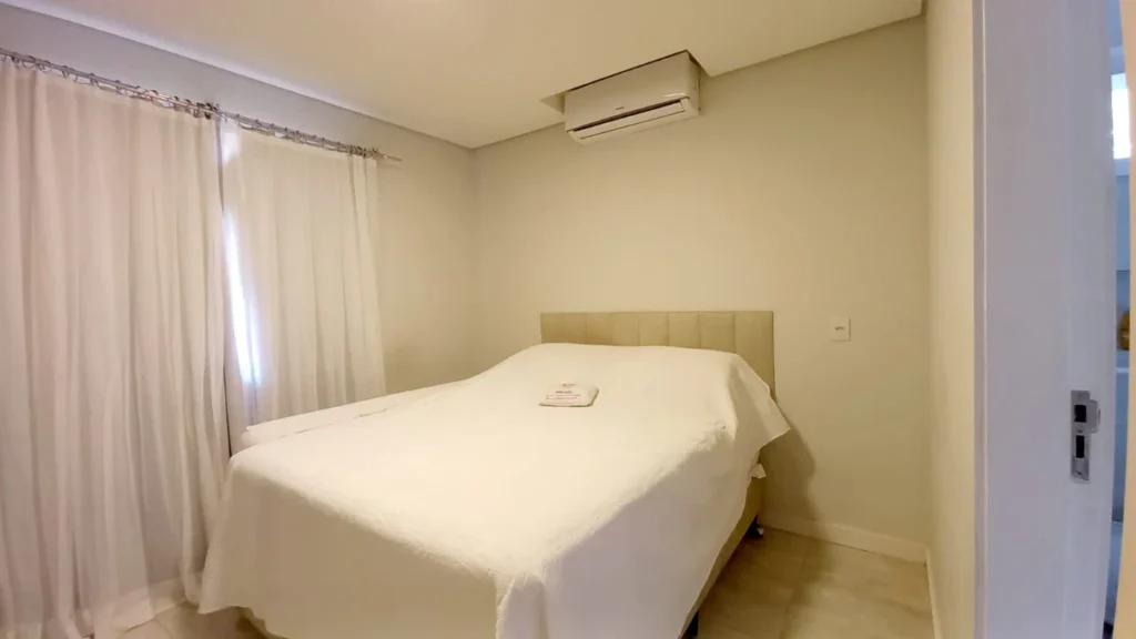 Casa Sozinha no terreno Mobiliada com 1 suíte + 3 dormitórios á 250 metros do mar – Centro – Penha – SC