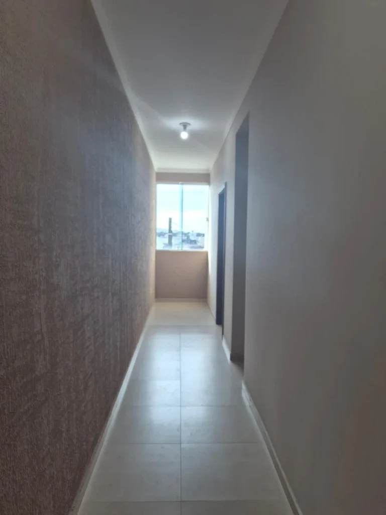 Sobrado mobiliado com amplo espaço social com 1 Suíte + 2 dormitórios a 850m do mar no Itacolomi em Balneário Piçarras – SC