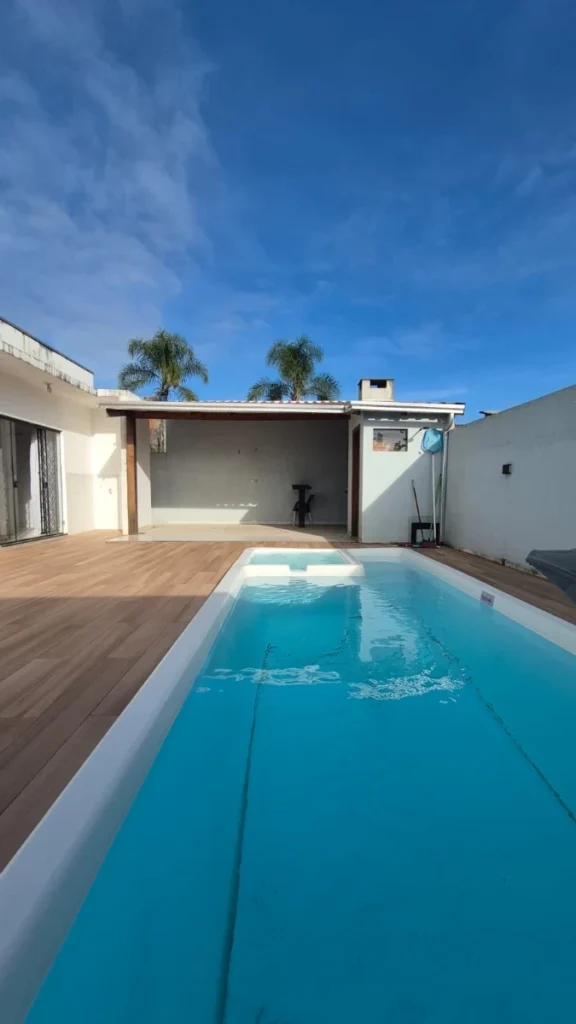 Casa sozinha no terreno com 1 suíte + 1 dormitório – Itacolomi – Balneário Piçarras – SC