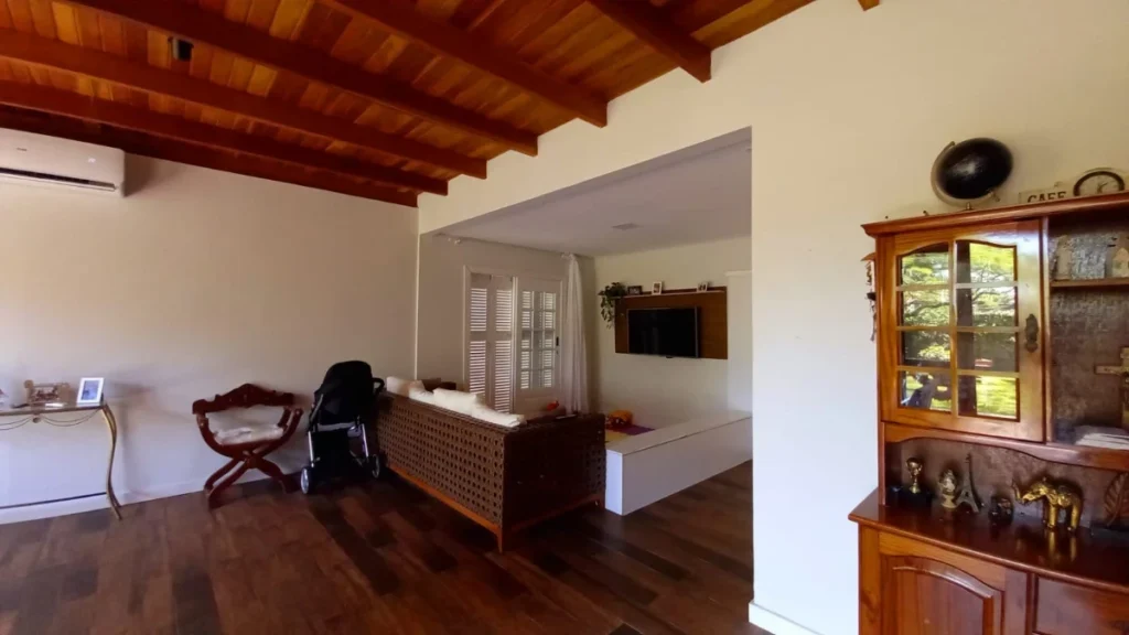 Casa Sozinha no terreno Mobiliada com 1 suíte + 3 dormitórios á 250 metros do mar – Centro – Penha – SC