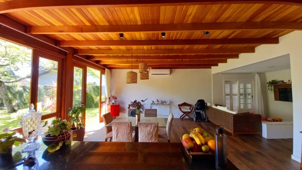 Casa Sozinha no terreno Mobiliada com 1 suíte + 3 dormitórios á 250 metros do mar – Centro – Penha – SC