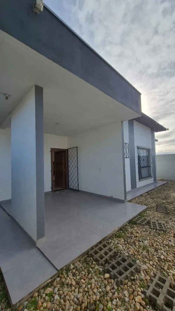 Casa sozinha no terreno com 1 suíte + 1 dormitório – Itacolomi – Balneário Piçarras – SC