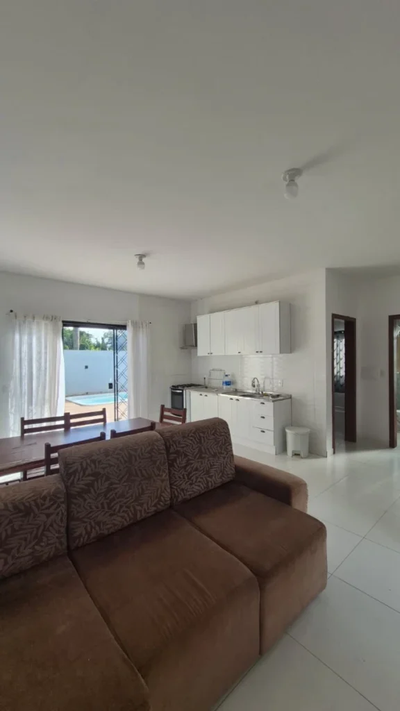 Casa sozinha no terreno com 1 suíte + 1 dormitório – Itacolomi – Balneário Piçarras – SC