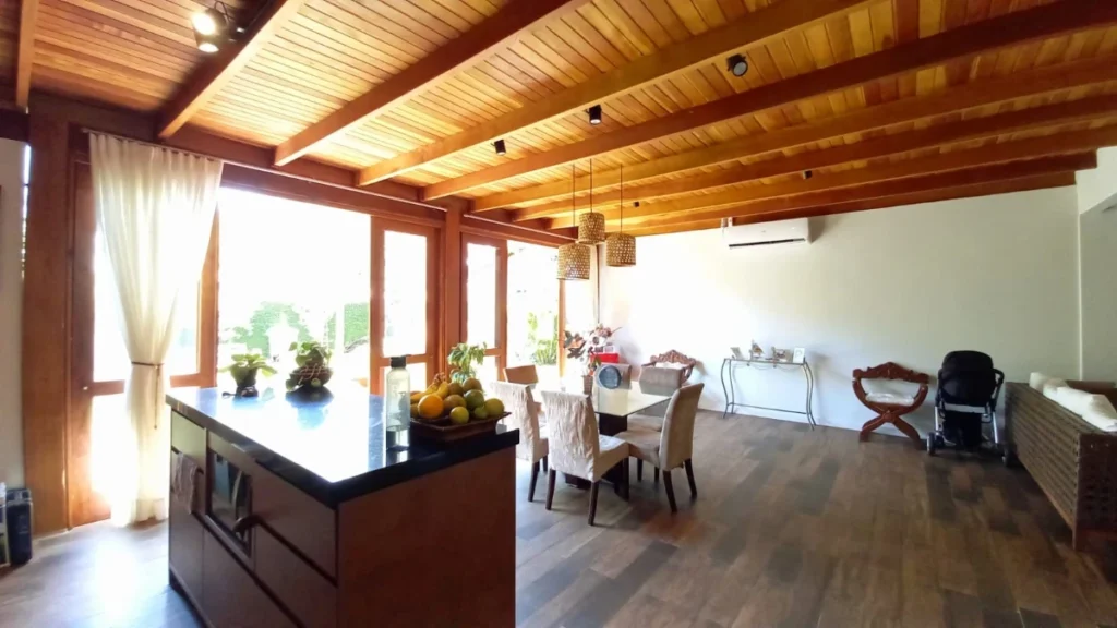 Casa Sozinha no terreno Mobiliada com 1 suíte + 3 dormitórios á 250 metros do mar – Centro – Penha – SC