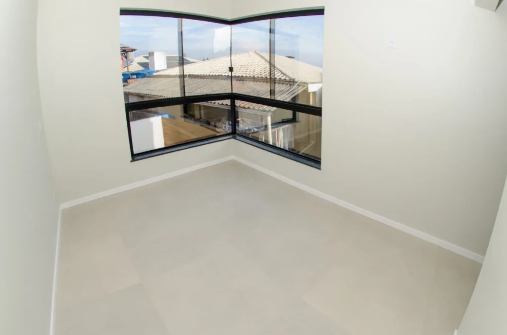 Apartamento com 1 suíte + 2 dormitórios à 250 metros do mar – Armação Penha – SC – Residencial Santa Maria