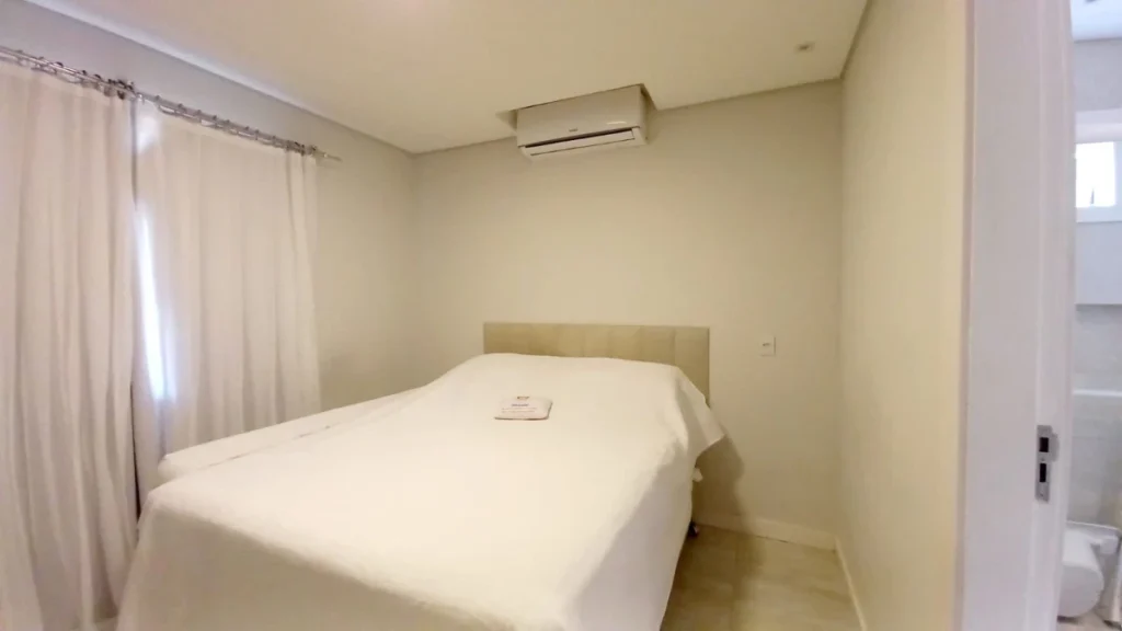 Casa Sozinha no terreno Mobiliada com 1 suíte + 3 dormitórios á 250 metros do mar – Centro – Penha – SC
