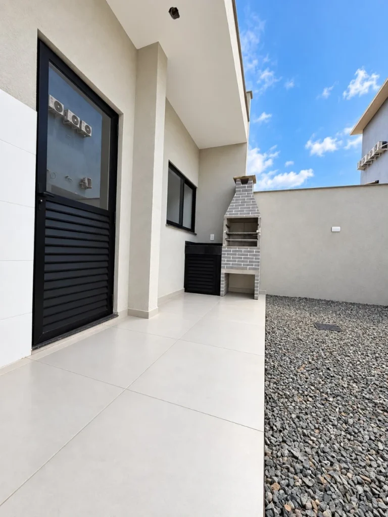 Sobrado Geminado com 1 suíte + 2 Demi suítes á 450 metros do mar em Itacolomi – Balneário Piçarras – SC – Residencial Santé