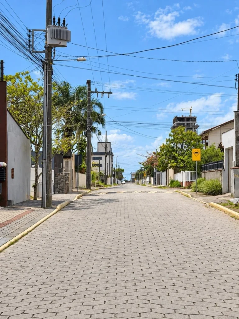 Sobrado Geminado com 1 suíte + 2 Demi suítes á 450 metros do mar em Itacolomi – Balneário Piçarras – SC – Residencial Santé