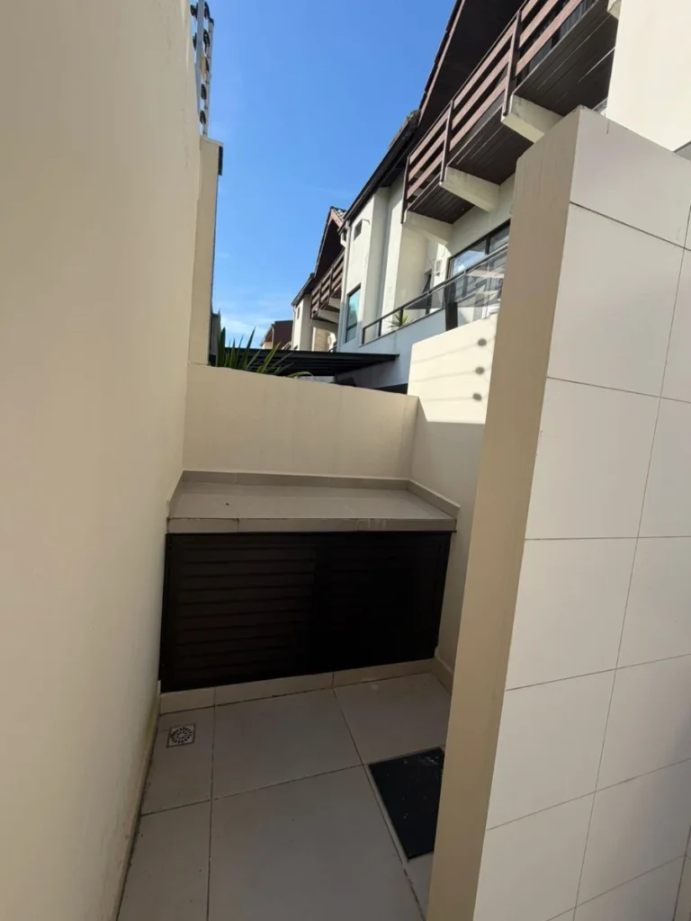 Sobrado Geminado Frente mar em Condomínio fechado com 1 suíte + 2 dormitórios em Itajuba – Barra Velha – SC – Residencial Graziela